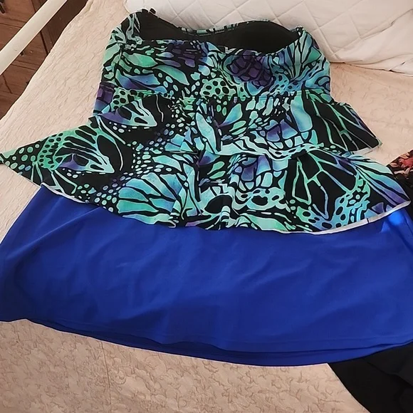 3 Womens Bathings Suits - Picture 5 of 13